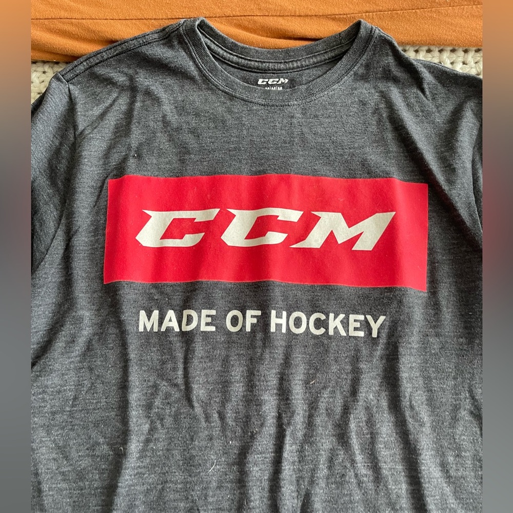 CCM Hockey T-Shirt - Size Adult Medium - Picture 3 of 3